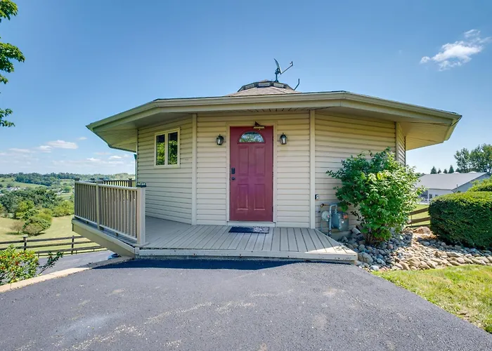 Quiet Millersburg Getaway With Amish Country Views!