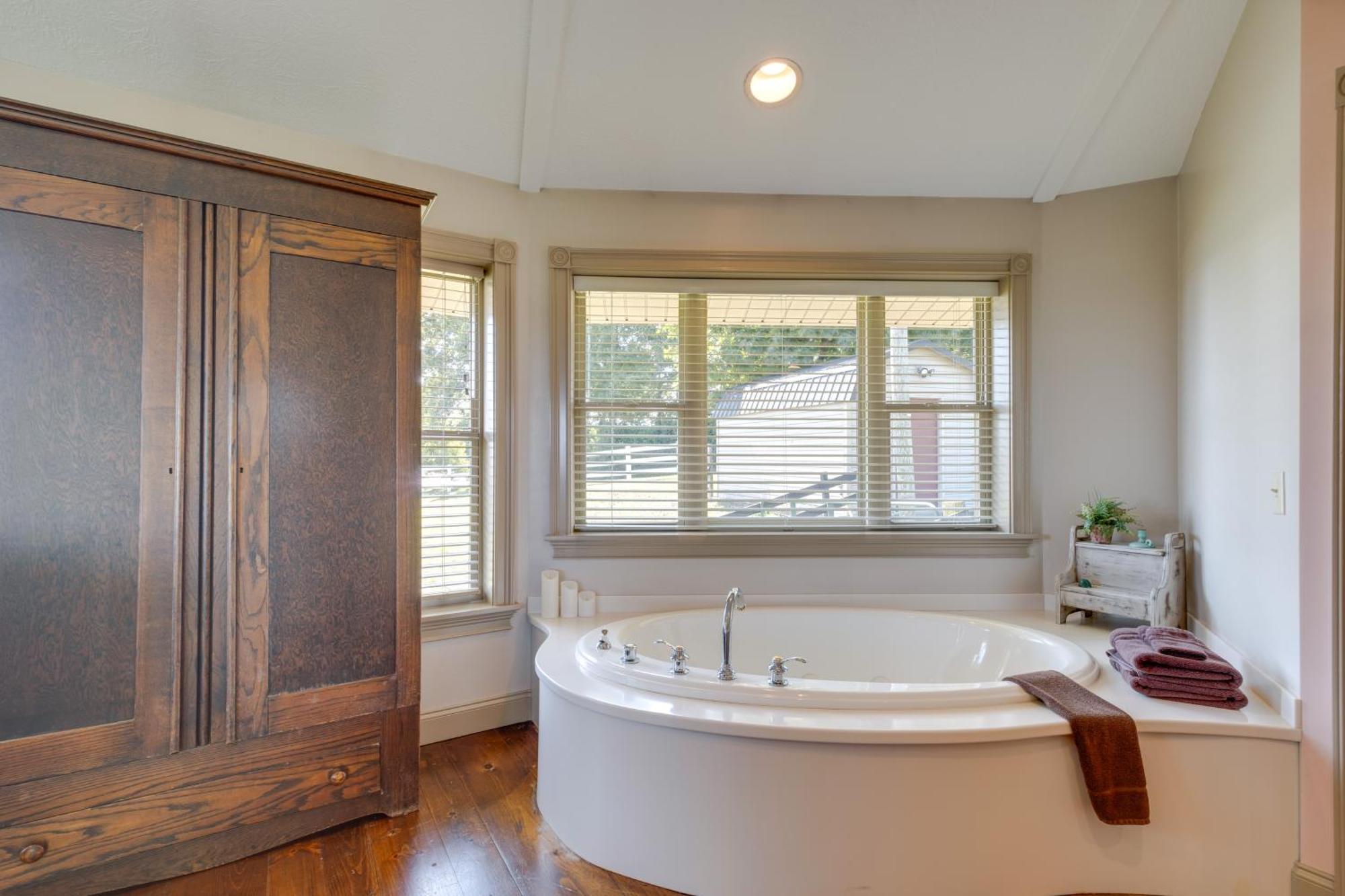 Quiet Getaway With Amish Country Views! Millersburg